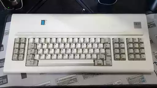 A photo of an IBM 3178 Model C4 Display Station 87-key EBCDIC Typewriter Keyboard