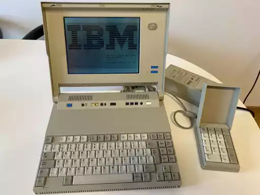 A photo of an IBM PS/2 L40 SX notebook computer and its optional numeric keypad