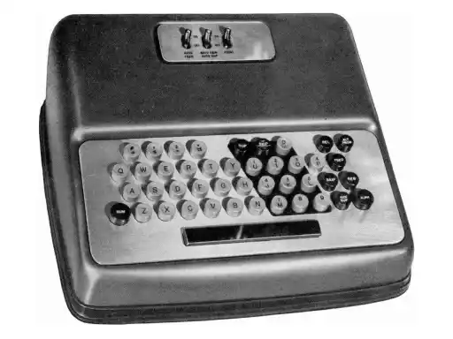 A photo of an IBM 026 Printing Card Punch Combination Keyboard - 3-switch without correction key printing variant