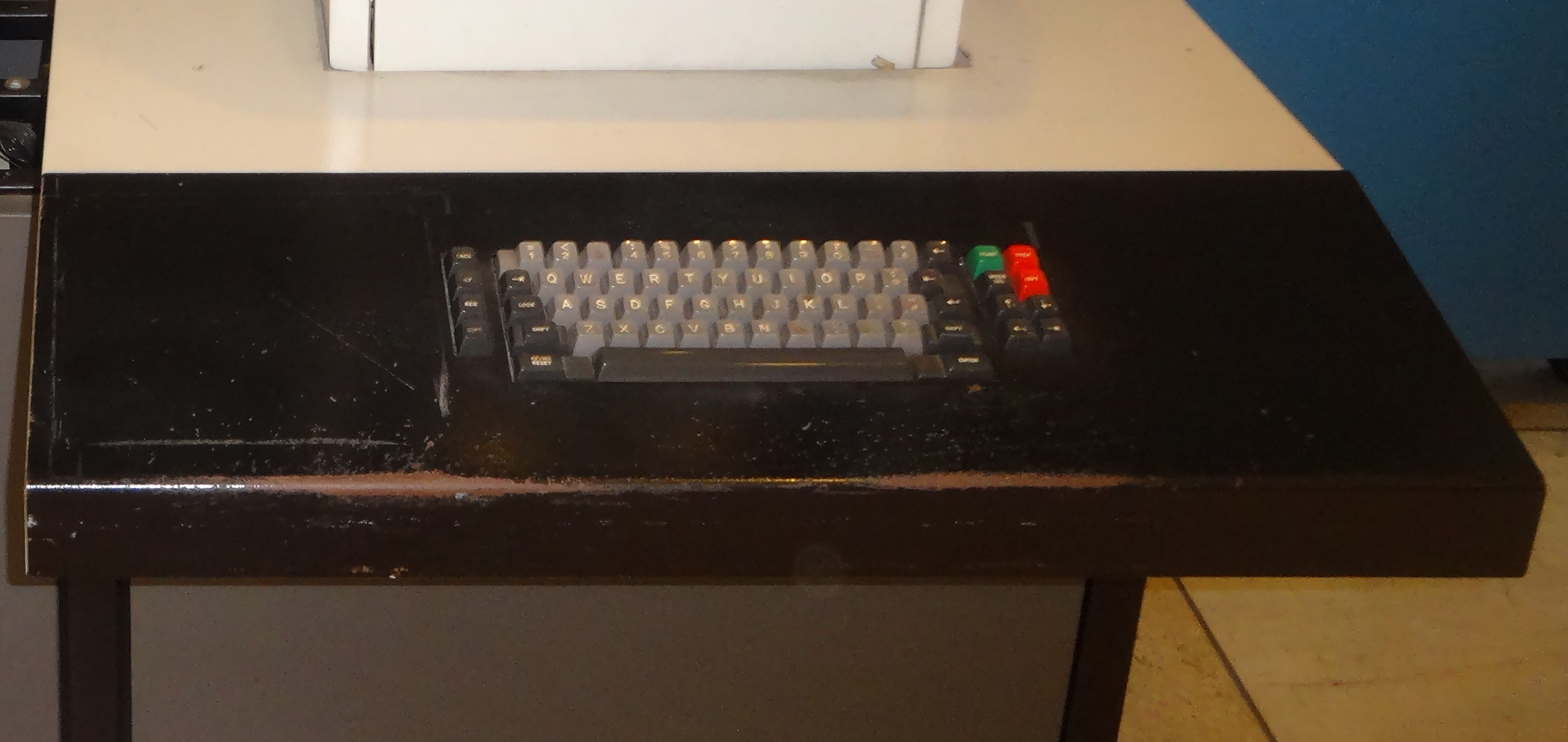 A photo of an IBM 3158 66-key Display Console Keyboard